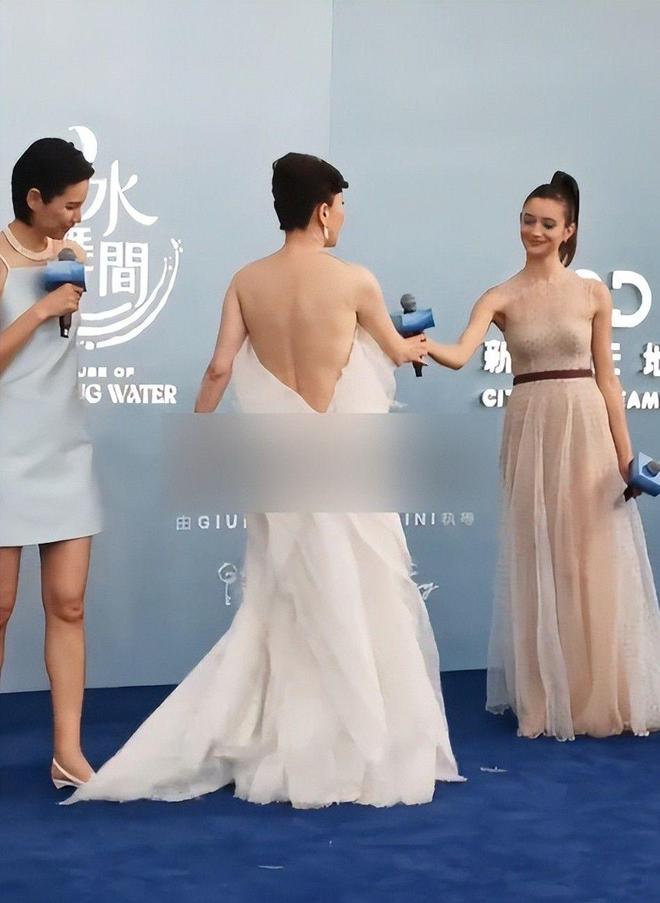 ：刘嘉玲脸垮了舒淇又嫩了胡杏儿赢麻j9九游会入口澳门水舞间镜头好真实(图8)