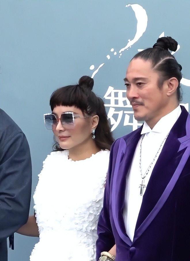 ：刘嘉玲脸垮了舒淇又嫩了胡杏儿赢麻j9九游会入口澳门水舞间镜头好真实(图9)