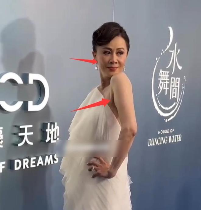 ：刘嘉玲脸垮了舒淇又嫩了胡杏儿赢麻j9九游会入口澳门水舞间镜头好真实(图17)